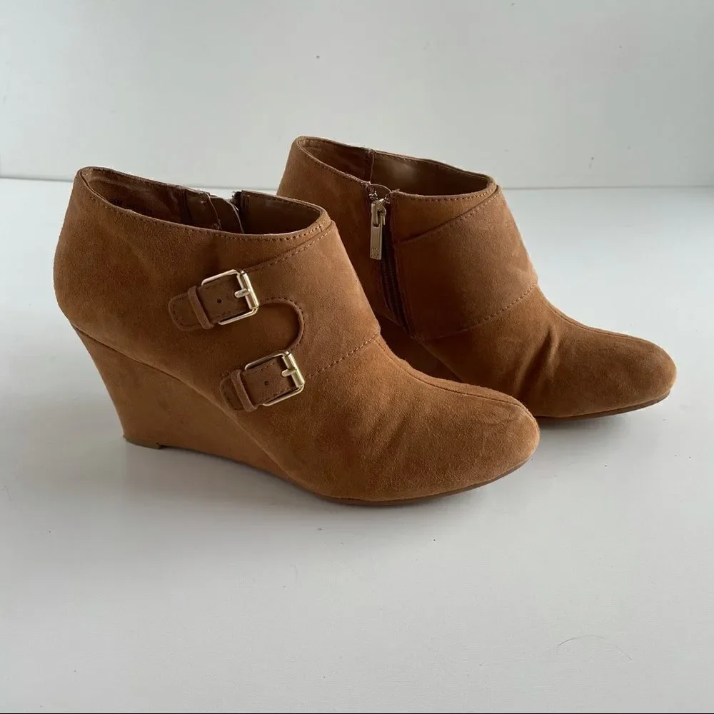 Ann Klein 9.5 Real Leather Brown Beige Suede Wedge Buckle ankle Boots Booties